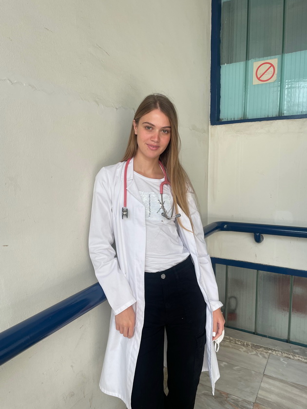 elena-gjorgovska-student-po-medicina-i-model-uchev-po-12-14-chasovi-na-den-za-da-mozham-da-odam-na-modni-angazhmani-03.jpeg