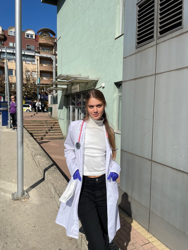 elena-gjorgovska-student-po-medicina-i-model-uchev-po-12-14-chasovi-na-den-za-da-mozham-da-odam-na-modni-angazhmani-12.jpeg
