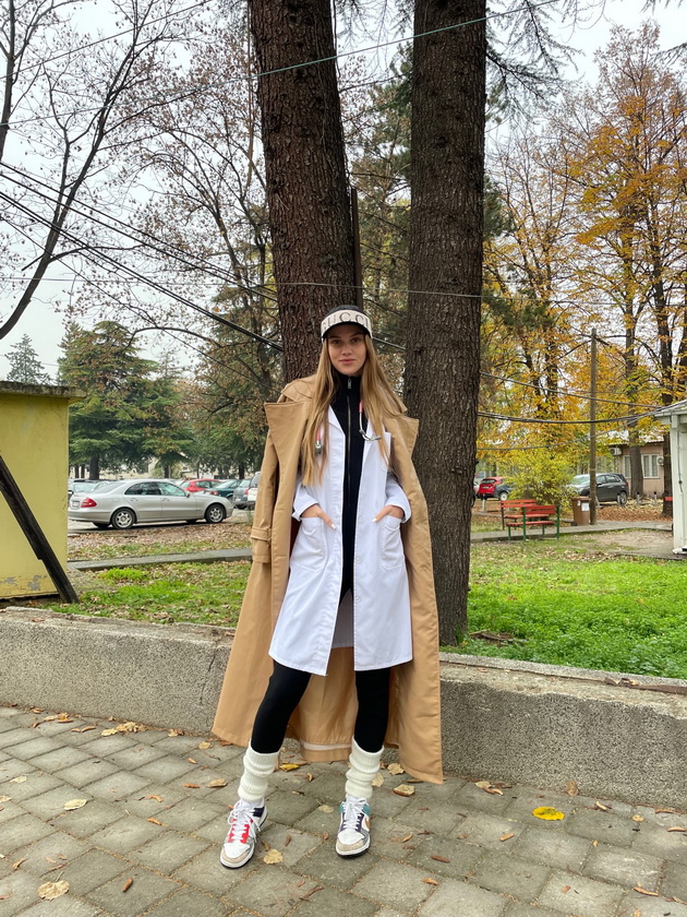 elena-gjorgovska-student-po-medicina-i-model-uchev-po-12-14-chasovi-na-den-za-da-mozham-da-odam-na-modni-angazhmani-15.jpeg
