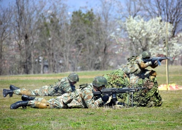 neda-volcheva-oficer-vo-arm-jas-sum-dokaz-deka-uspehot-ne-zavisi-od-polot-voenata-oprema-e-ista-i-za-mazhite-i-za-zhenite-06.jpg