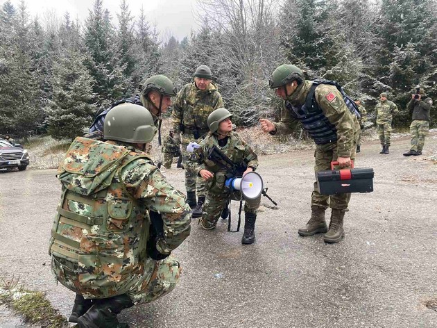 neda-volcheva-oficer-vo-arm-jas-sum-dokaz-deka-uspehot-ne-zavisi-od-polot-voenata-oprema-e-ista-i-za-mazhite-i-za-zhenite-20.jpg