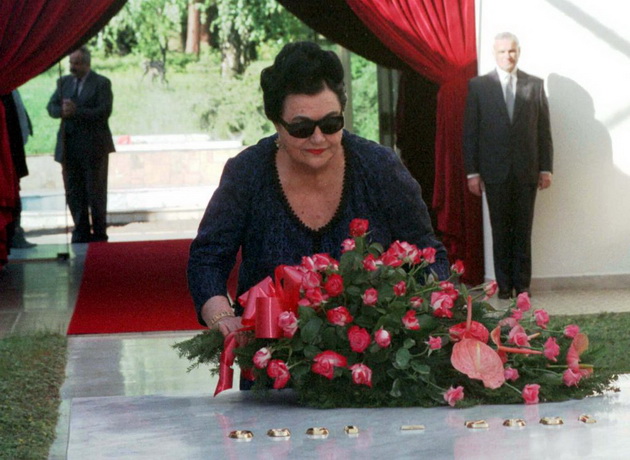nosela-pishtol-za-da-go-zashtiti-tito-mu-gi-prostila-skoro-site-vonbrachni-deca-i-neverstva-se-oblekuvala-vo-zhivotot-na-jovanka-broz-od-partizanka-do-najpoznatata-prva-dama-na-jugoslavija-14.jpg