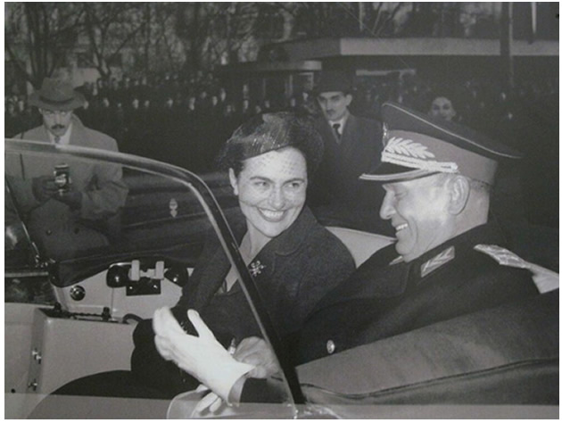 nosela-pishtol-za-da-go-zashtiti-tito-mu-gi-prostila-skoro-site-vonbrachni-deca-i-neverstva-se-oblekuvala-vo-zhivotot-na-jovanka-broz-od-partizanka-do-najpoznatata-prva-dama-na-jugoslavija-16.jpg