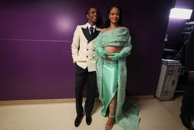 rihanna-asap-rocky-backstage-at-oscars-2023-01.jpg