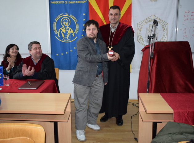 snezhana-matovska-na-mojot-sin-cako-32-na-3-meseci-mu-dijagnosticiraa-daunov-sindrom-no-zavrshi-fakultet-vraboten-e-a-imashe-i-ljubovni-vrski-03_1.jpg