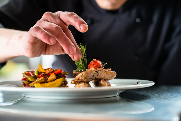 12-najiritantni-raboti-koi-gi-pravat-gostite-vo-restoranite-i-nikako-ne-smeete-da-si-gi-dozvolite-02.jpg