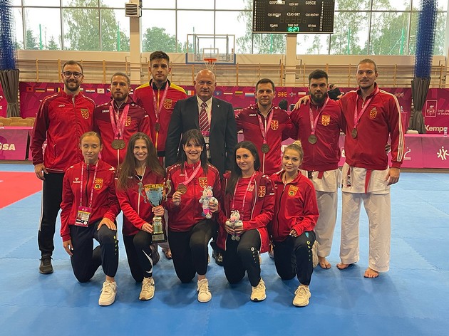 boshko-zaborski-od-makpetrol-e-najtrofeen-karate-trener-vo-makedonija-01.jpg