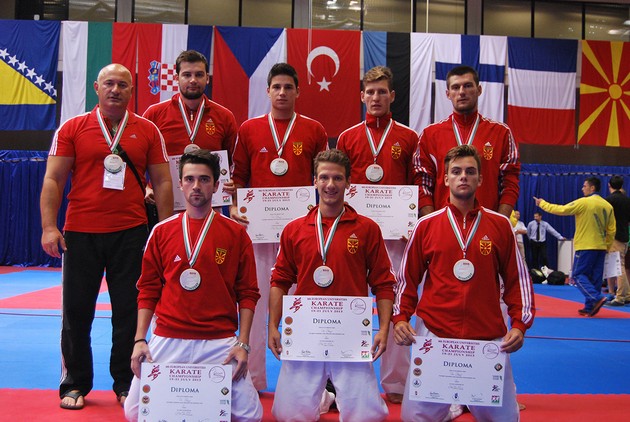 boshko-zaborski-od-makpetrol-e-najtrofeen-karate-trener-vo-makedonija-02.jpg