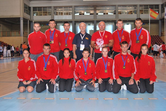 boshko-zaborski-od-makpetrol-e-najtrofeen-karate-trener-vo-makedonija-04.jpg