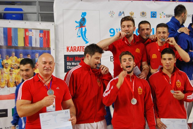 boshko-zaborski-od-makpetrol-e-najtrofeen-karate-trener-vo-makedonija-05.jpg