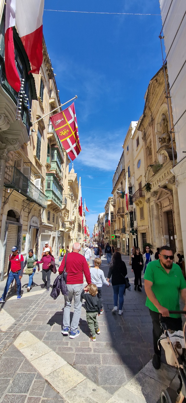 katerina-zhivee-na-malta-ja-napishtivme-makedonija-so-dve-mali-deca-voopshto-ne-beshe-lesno-16.jpg