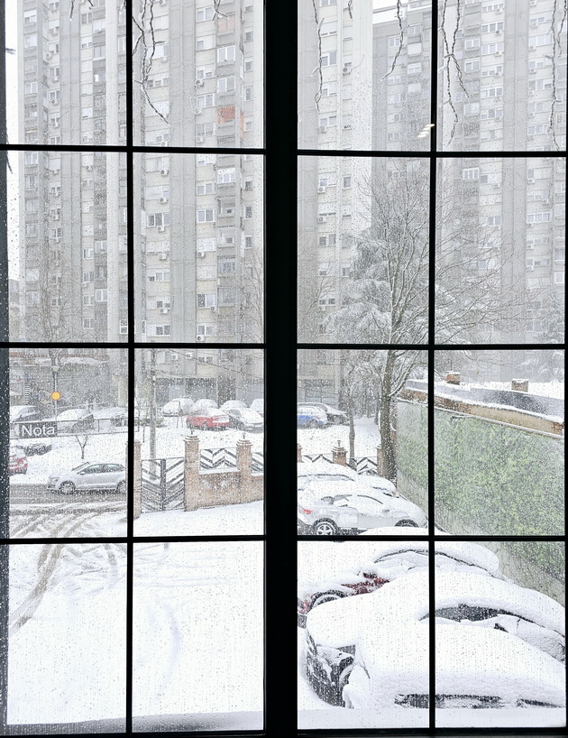 snegot-se-ushte-vee-belgrad-se-razbudi-pod-snezhna-prekrivka-makedonec-ni-ja-dolovuva-atmosferata-ottamu-05.jpg