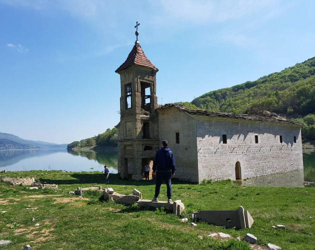 stefan patuvanje so avtostop ni e golem predizvik a vo makedonija sakame da kampuvame na mesta so nedoprena priroda i bujna vegetacija 19