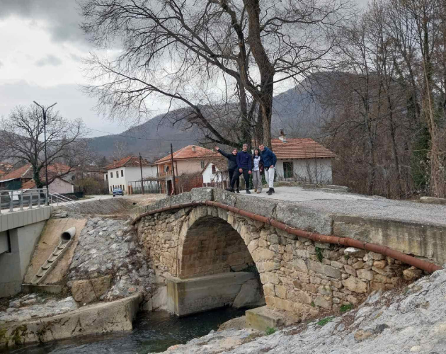 stefan patuvanje so avtostop ni e golem predizvik a vo makedonija sakame da kampuvame na mesta so nedoprena priroda i bujna vegetacija 2