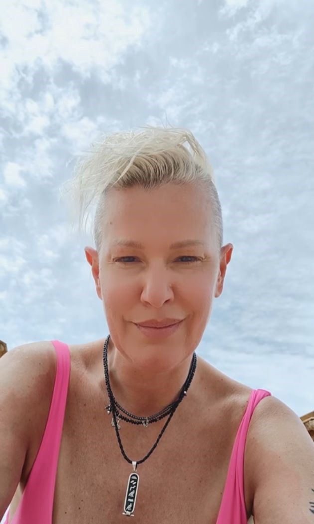 tijana-dapchevikj-objavi-fotki-vo-rozovo-monokini-od-odmorot-vo-egipet-so-semejstvoto-se-posheguva-za-svojot-izgled-05_copy.jpg