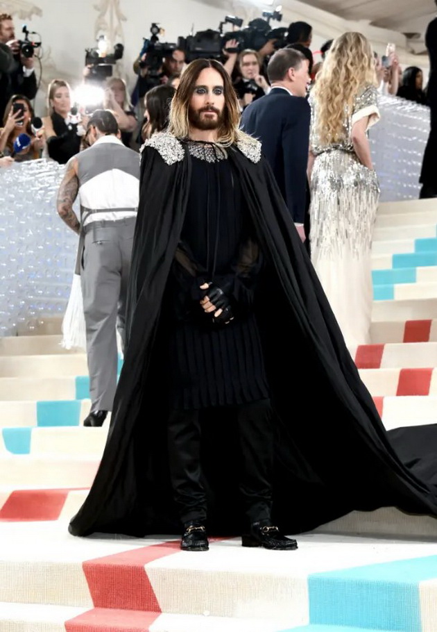 machkata-na-karl-lagerfeld-gi-inspirira-djared-leto-dodja-ket-i-lil-nes-vojna-na-dzvezdite-na-met-gala-za-najekstravaganten-kostim-12.jpg