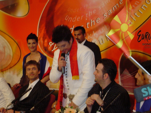 toshe-mi-peeshe-happy-birthday-srede-istanbul-na-evrovizija-2004-nikogash-nema-da-go-zaboravam-ovoj-rodenden-03_1.JPG