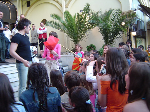toshe-mi-peeshe-happy-birthday-srede-istanbul-na-evrovizija-2004-nikogash-nema-da-go-zaboravam-ovoj-rodenden-13_copy.jpg