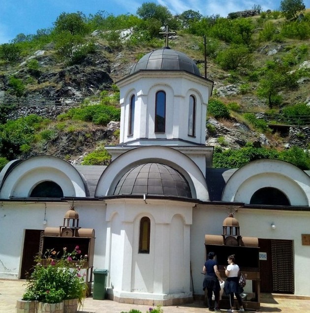 Vtor-del-lekoviti-mesta-vo-Makedonija-skrieni-crkvi-isceliteli-blagodatni-izvori-04_copy.jpg