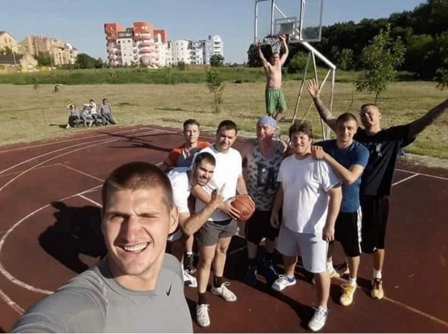 nikola-jokikj-na-basket-so-drugarite-vo-maalo-vo-sombor-edna-nedela-otkako-stana-nba-shampion-02_copy_copy.jpg