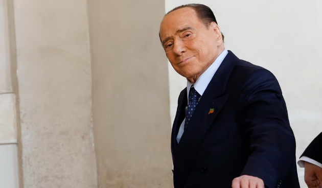 pochina-silvio-berluskoni-kontroverzniot-italijanski-premier-chij-zhivot-go-odbelezhaa-seks-skandali-zatvor-i-korupcija-04_copy_copy.jpg