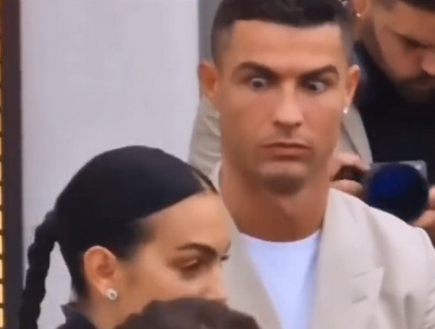 ronaldo-prevrtuva-so-ochi-dodeka-zboruva-djordjina-se-poglasni-tvrdenjata-deka-e-kraj-na-vrskata-videoronaldo-prevrtuva-so-ochi-dodeka-zboruva-djordjina-se-poglasni-tvrdenjata-deka-e-kraj-na-vrskata-video-02.jpg