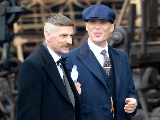 15-godini-bil-vegetarijanec-pochnal-da-jade-meso-za-ulogata-vo-peaky-blinders-gi-krie-sinovite-obozhava-da-gotvi-koj-e-kilijan-marfi-dzvezdata-na-oppenheimer-30.jpg