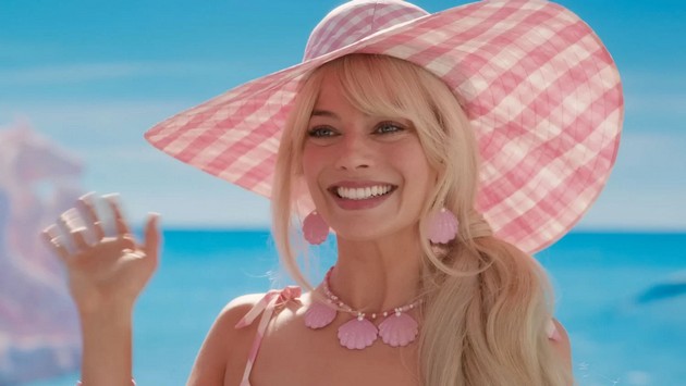 chaj-od-bel-trn-kefir-kako-kozhata-na-margo-robi-izgleda-kako-na-barbi-vo-noviot-film-05.jpg