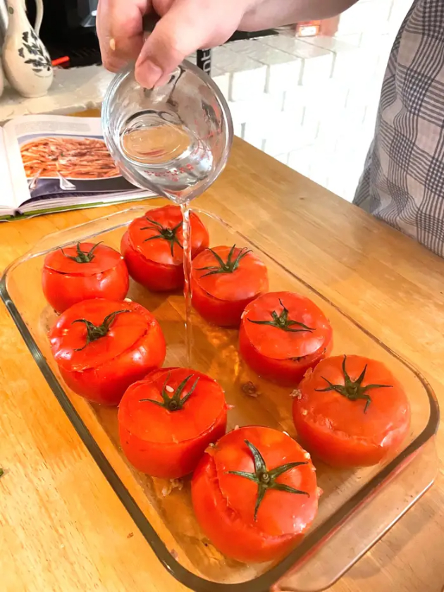 kako-da-podgotvite-jemista-polneti-domati-po-tradicionalen-grchki-recept-chekor-po-chekor-upatstvo-08.jpg