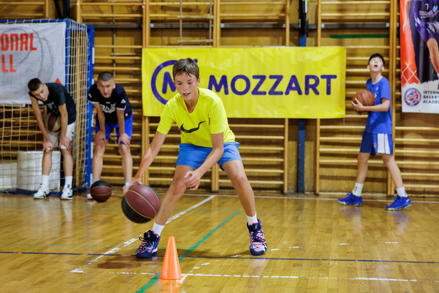 mozzart-nagradi-talentirani-mladi-sportisti-pet-kosarkari-od-iba-odat-na-kampot-akademija-rebraca-vo-zlatibor-01.jpg