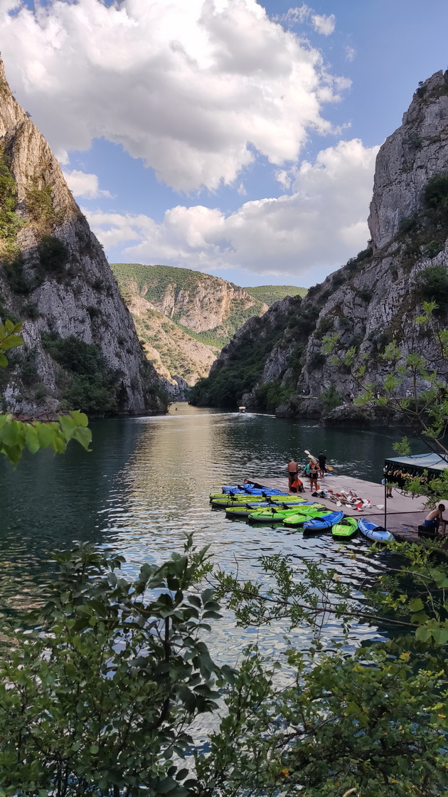 na-40-stepeni-e-najubavo-da-se-razladish-na-matka-skopjani-za-vikend-na-piknik-i-kapenje-vo-treska-09.jpg