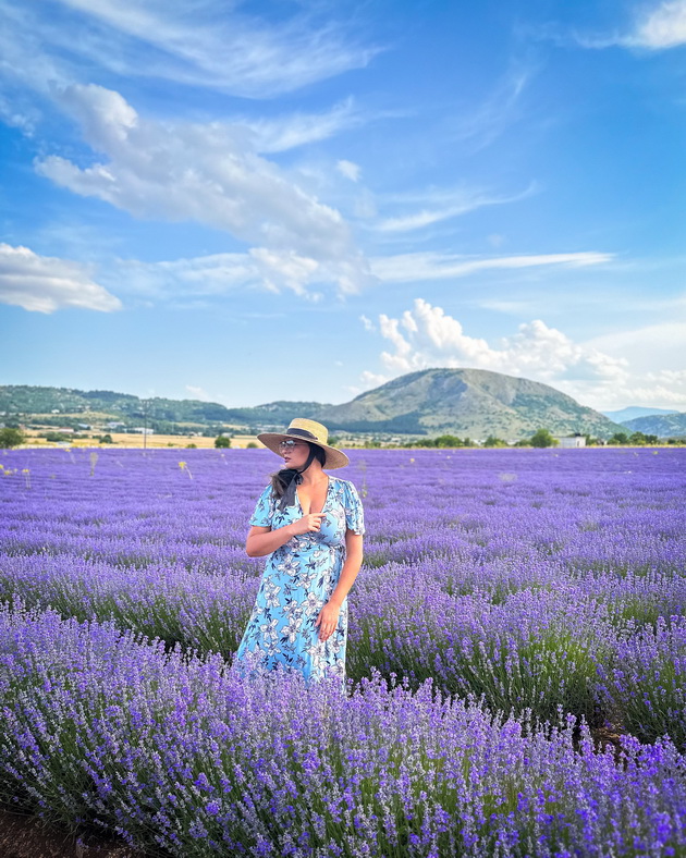 ne-e-provansa-grcija-e-makedonka-pozira-srede-nedogledni-polinja-lavanda-foto-04.jpeg