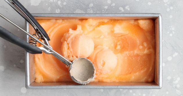 recept-za-osvezhitelen-sladoled-za-ljubitelite-na-aperol-02.jpg