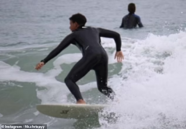 samo-vidov-deka-moeto-stapalo-e-vo-nejzinata-usta-surfer-21-raskazhuva-kako-prezhiveal-napad-od-ajkula-na-najsmrtonosnata-plazha-04.jpg