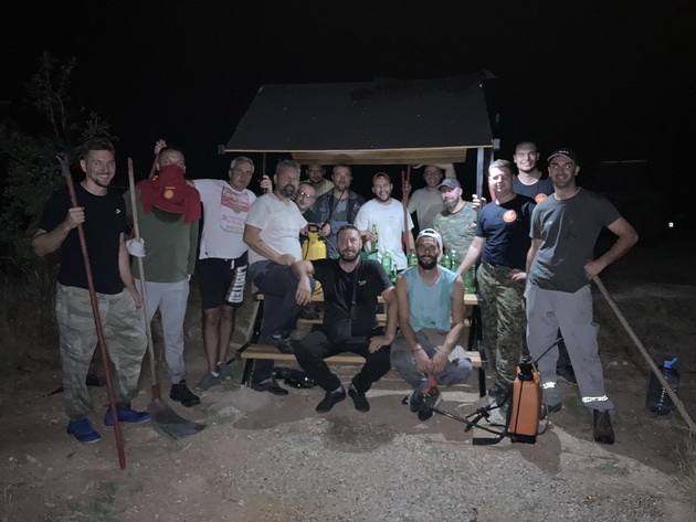 darko-glishikj-nash-fudbaler-za-crnobelo-pozharot-beshe-i-vo-moeto-rodno-mesto-mrshevci-pokraj-ajvatovci-izlegov-na-teren-da-pomognam-04.jpg