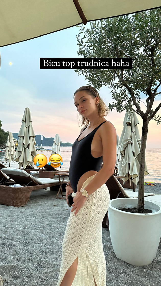 devojkata-na-baka-prase-zheshka-vo-tanga-bikini-predizvikuva-vozdishki-na-plazha-vo-budva-foto-17.jpg