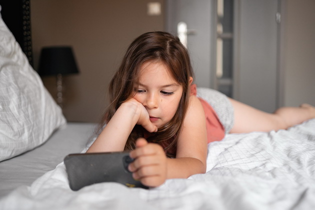 kako-go-pominav-letniot-raspust-vo-selo-kaj-baba-i-dedo-i-vo-kamp-prikolki-vo-struga-vs-po-cel-den-na-telefon-i-resort-vo-turcija-05.jpg