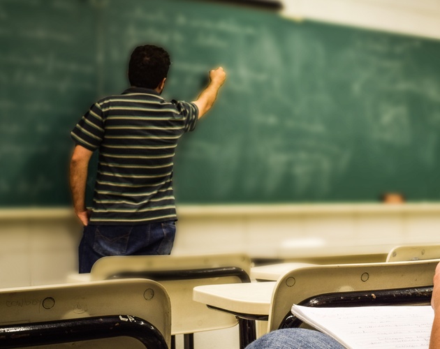 marija-34-od-skopje-se-sekavam-na-mojata-profesorka-po-matematika-tie-sto-ja-sakaa-se-broea-na-raka-nemase-nekoj-kojsto-i-go-nemase-stravot-no-imase-golemo-poznavanje-od-matematikata-03.jpg