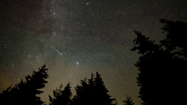 meteorskiot-dozhd-perseidi-kje-bide-vidliv-i-vo-makedonija-shto-treba-da-napravite-za-da-mozhete-da-uzhivate-vo-gletkata-04.jpg