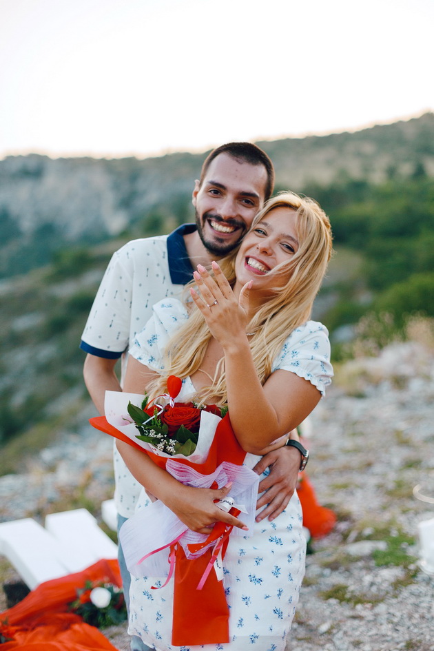 sofija-janeva-partnerot-me-zaprosi-na-kozjak-a-samo-5-dena-podocna-napravivme-svrshuvachka-vo-vikendichka-na-matka-07.jpeg
