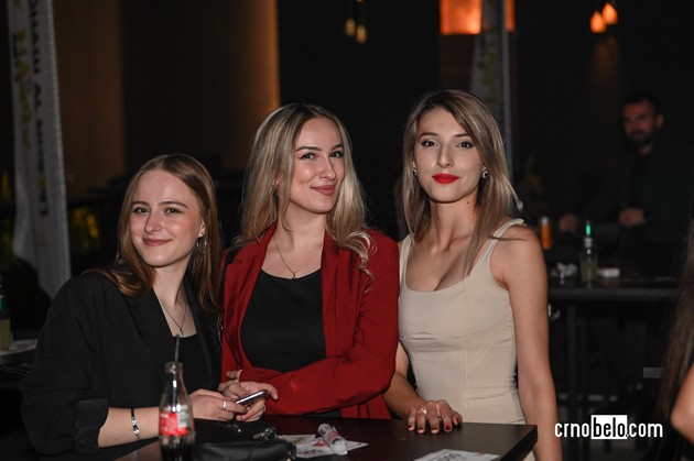 atmosferata-megju-posetitelite-na-vtorata-vecher-na-skopski-moden-festival-2023-foto-30.jpg