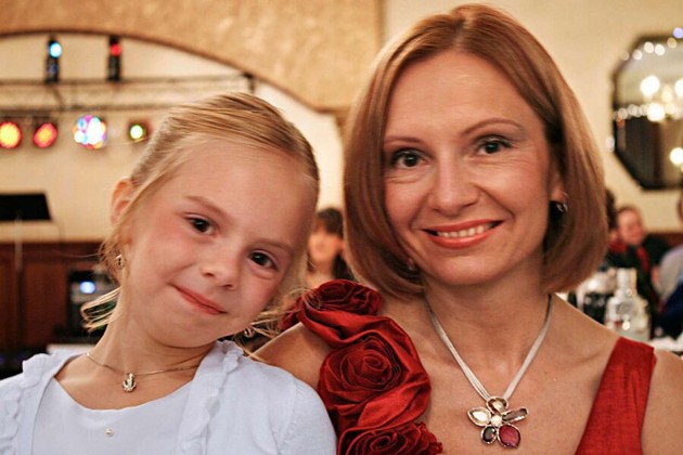 devojche-stradalo-od-retka-bolest-lekarite-mislele-deka-majka-lazhe-3-meseca-ne-dozvoluvale-da-ja-vidi-po-shto-se-samoubila-10.jpg