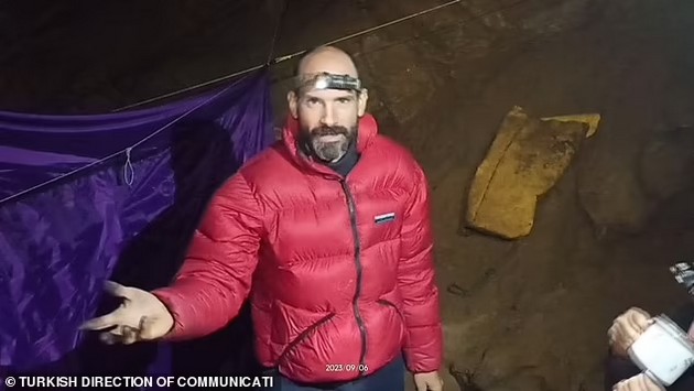 dramatichno-spasuvanje-na-amerikanec-od-peshtera-vo-turcija-pominal-9-dena-na-dlabochina-od-900-metri-foto-video-04.jpg