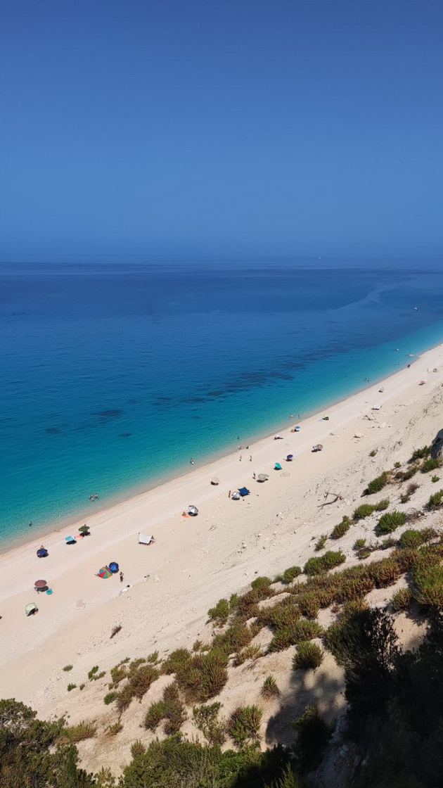 edvaj-iskachiv-400-skali-od-egremni-me-voodushevi-starica-shto-skokna-so-padobran-sekojpat-koga-odam-na-lefkada-odnovo-se-vljubuvam-vo-ostrovot-22.jpg