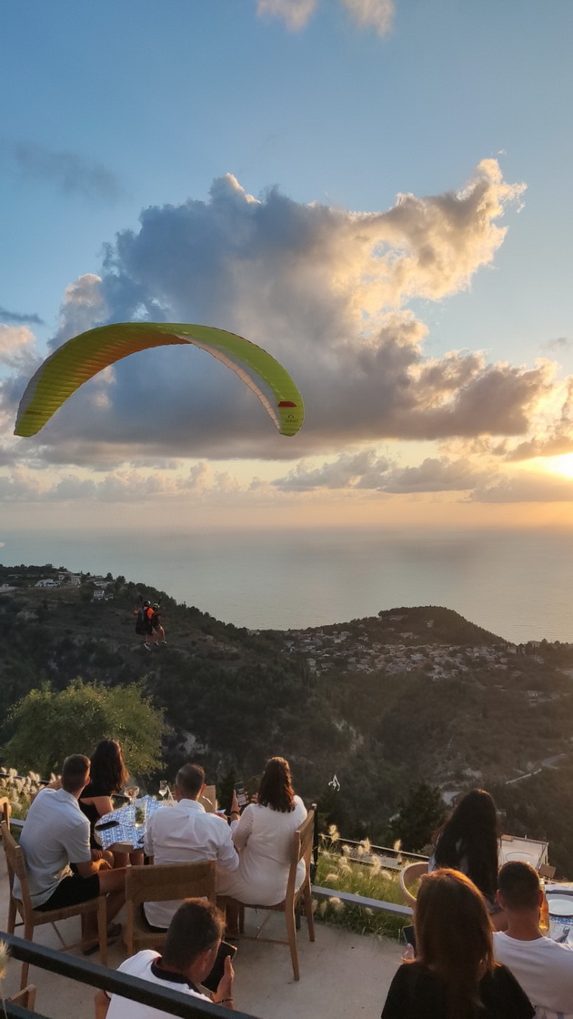 edvaj-iskachiv-400-skali-od-egremni-me-voodushevi-starica-shto-skokna-so-padobran-sekojpat-koga-odam-na-lefkada-odnovo-se-vljubuvam-vo-ostrovot-38.jpg