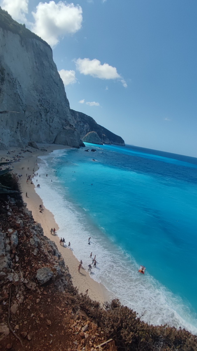 edvaj-iskachiv-400-skali-od-egremni-me-voodushevi-starica-shto-skokna-so-padobran-sekojpat-koga-odam-na-lefkada-odnovo-se-vljubuvam-vo-ostrovot-45.jpg