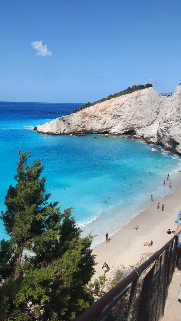 edvaj-iskachiv-400-skali-od-egremni-me-voodushevi-starica-shto-skokna-so-padobran-sekojpat-koga-odam-na-lefkada-odnovo-se-vljubuvam-vo-ostrovot-47.jpg