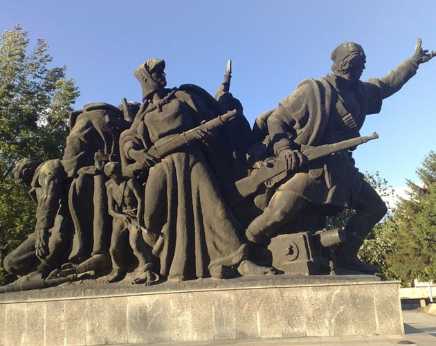 heroite-si-go-napravija-delot-sega-na-nas-mladite-e-redot-cestit-praznik-makedonija-05.jpg