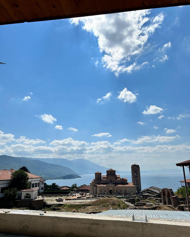 karolina-so-chashka-rakija-i-makalo-uzhiva-vo-ohrid-tri-prekrasni-dena-05.jpg