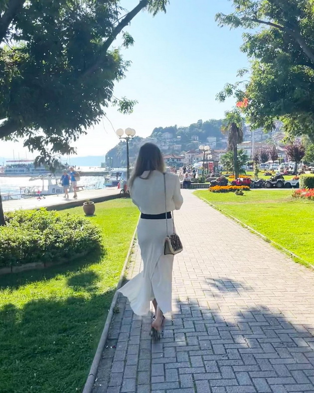 karolina-so-chashka-rakija-i-makalo-uzhiva-vo-ohrid-tri-prekrasni-dena-06.jpg